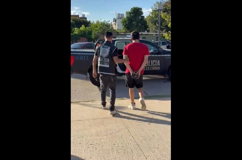 Operativos de la Policiacutea de la Ciudad en el fuacutetbol- detuvieron a un proacutefugo y demoraron a 18 trapitos