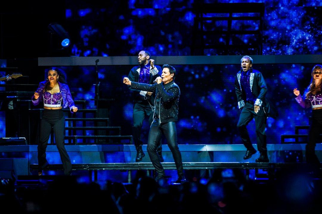 Chayanne deslumbra en el primer show de su gira en Argentina- las imaacutegenes