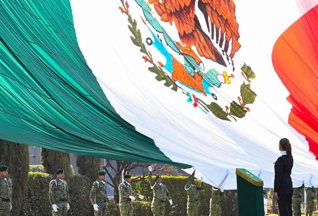 La crisis en Jalisco no impidioacute que Meacutexico celebrara el Diacutea de la Bandera