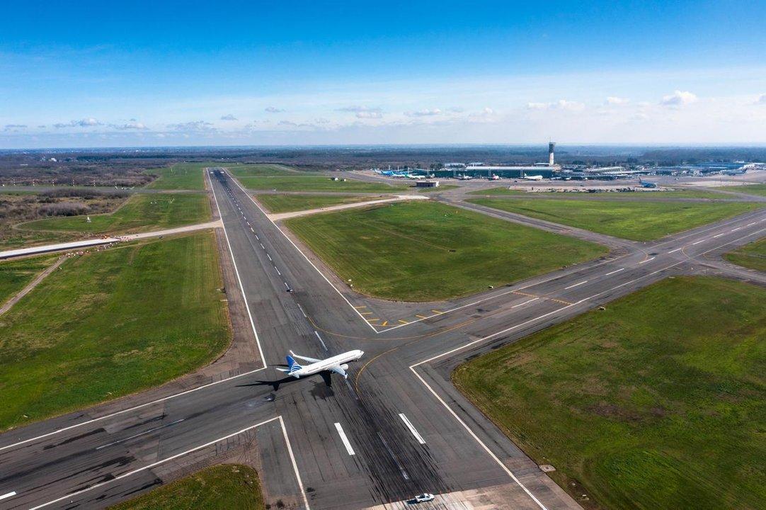 Invierten maacutes de 100 millones de doacutelares en obras en el aeropuerto de Ezeiza