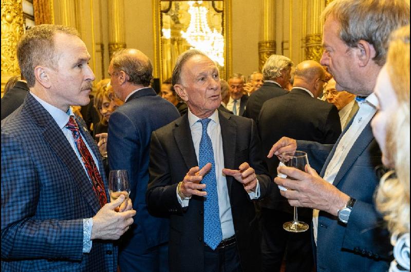La Caacutemara Argentina de la Construccioacuten celebroacute su 90deg aniversario en el Teatro Coloacuten