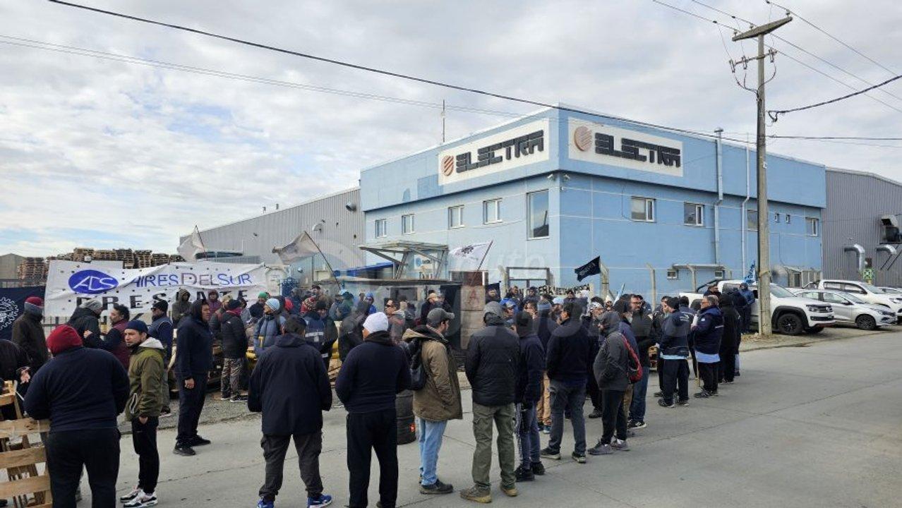Otro conflicto laboral asesta golpe letal al reacutegimen de promocioacuten electroacutenica y textil de Tierra del Fuego
