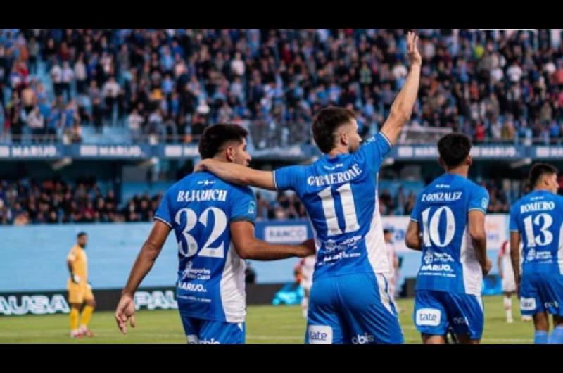 Estudiantes de Riacuteo Cuarto sumoacute su primer triunfo en el Apertura ante Huracaacuten