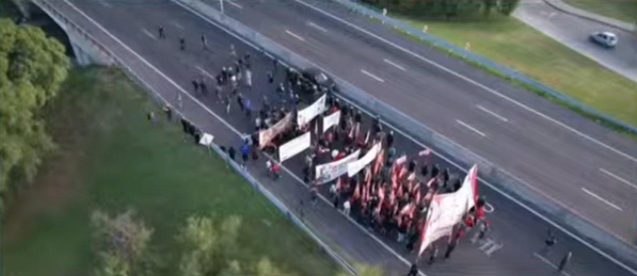 Trabajadores de Fate cortaron la Autopista Panamericana