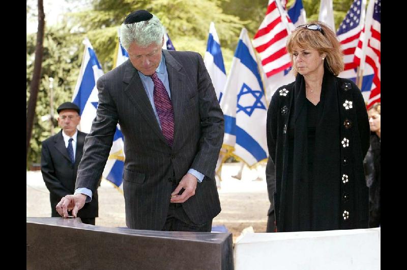 Expresidente estadounidense Bill Clinton testificoacute sobre sus viacutenculos con Epstein