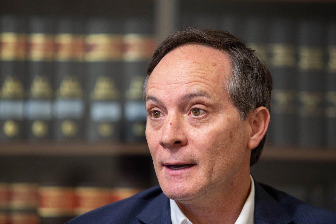 En medio de la sesioacuten del Senado Camau Espiacutenola fue a la Casa de Gobierno