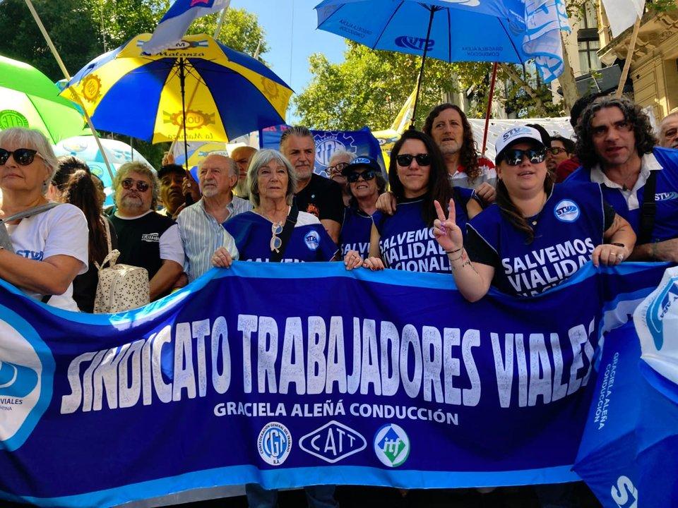 El Sindicato de Trabajadores Viales marchoacute al Congreso contra la reforma laboral y en reclamo por paritarias