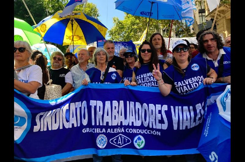 El Sindicato de Trabajadores Viales marchoacute al Congreso contra la reforma laboral y en reclamo por paritarias