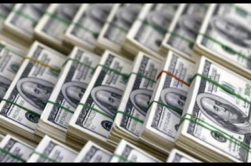 La fiebre por el doacutelar no se frena- ahorristas y empresas compraron maacutes de USD 3700 millones en enero