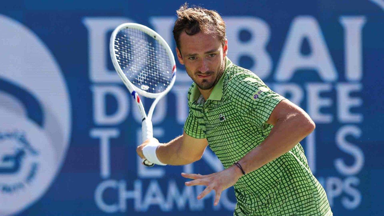 Medvedev se vio beneficiado por la baja de Griekspoor y se quedoacute con el tiacutetulo en el ATP 500 de Dubaacutei