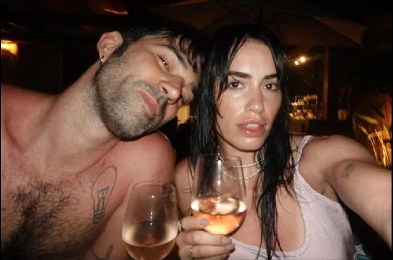 Lali Espoacutesito visitoacute a Pedro Rosemblat y mostroacute su anillo en vivo