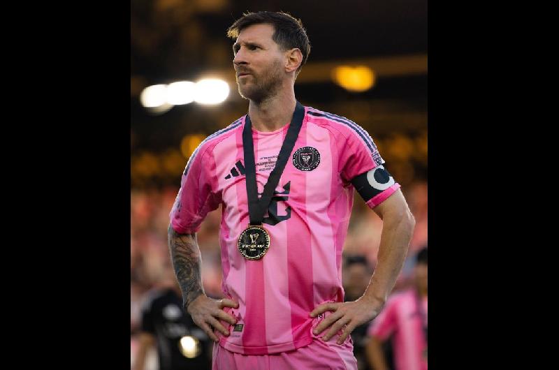 El video de Messi siguiendo el debut de Leones FC en la Primera C que explotoacute las redes