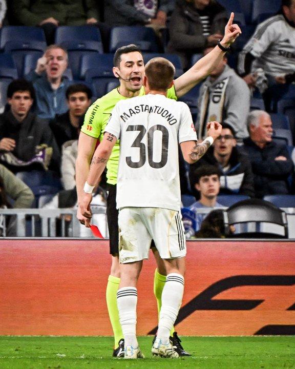 Festeja el Barcelona- Real Madrid cayoacute ante Getafe y se aleja en la cima de La Liga