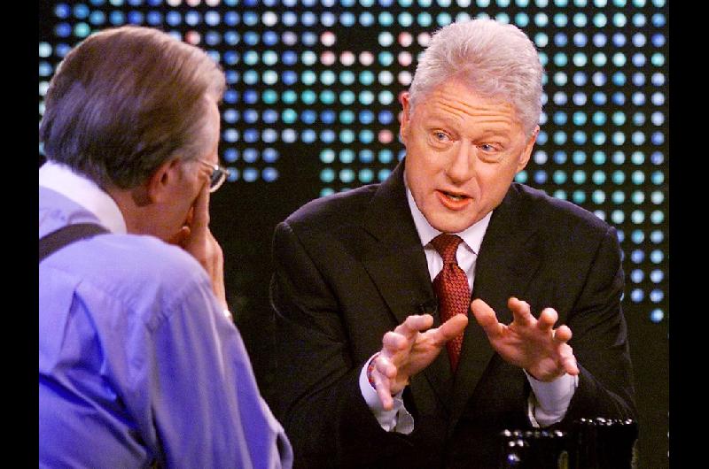 Clinton reveloacute que Trump le habloacute de sus ldquograndes momentosrdquo con Epstein