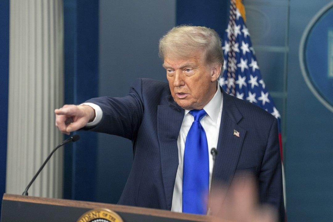 Trump anuncioacute que romperaacute ldquotodo el comercio con Espantildeardquo como represalia a la negativa de Saacutenchez