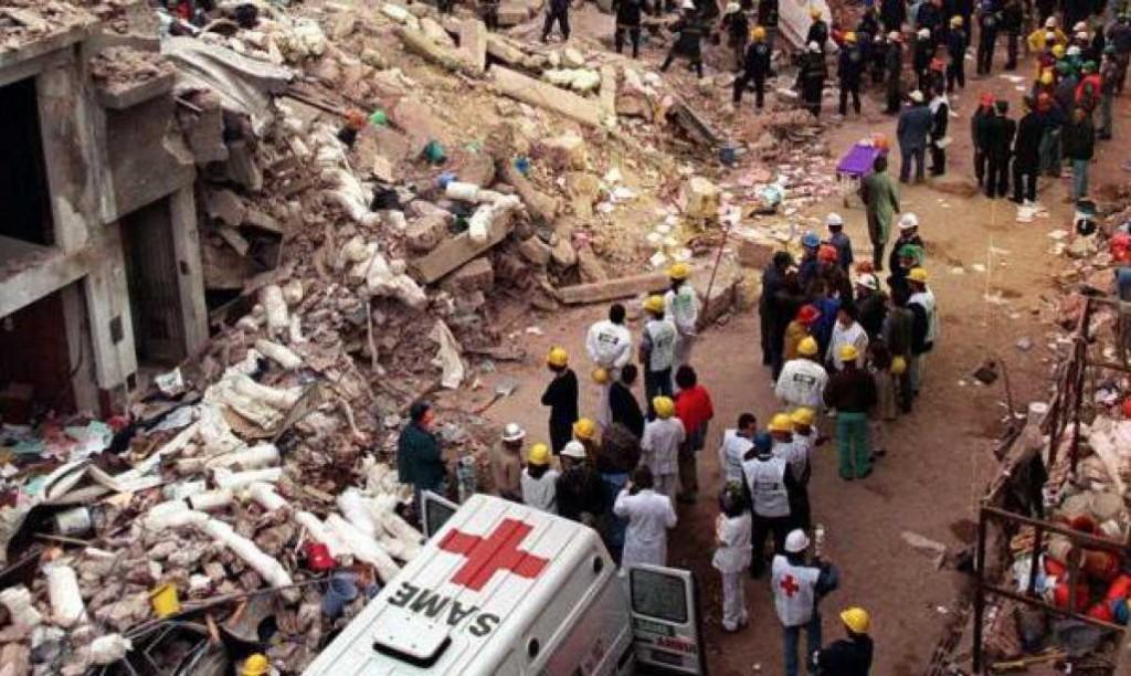 Causa AMIA- piden el procesamiento y la captura internacional de un jerarca iraniacute por el atentado