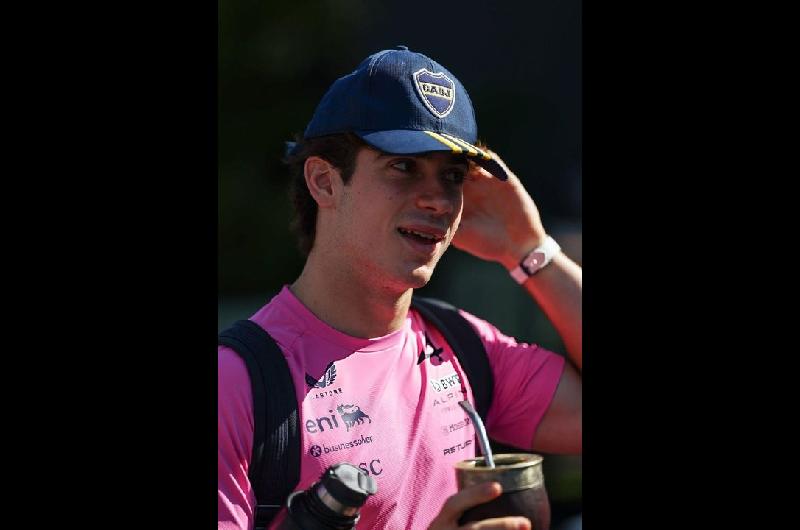 El look con el que Colapinto llegoacute al GP de Australia y que es furor en redes