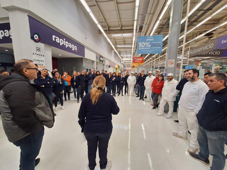 La alta morosidad en tarjetas pega de lleno en supermercados- La Anoacutenima Libertad y Changomaacutes se achican