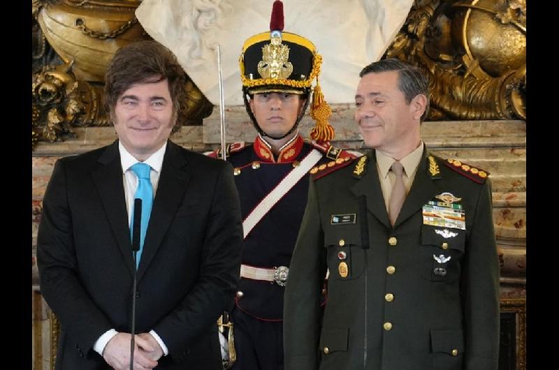 ldquoDon Chatarriacutenrdquo- Defensa canjeoacute Mercedes-Benz lanchas y generadores por cuatro motoguadantildeas