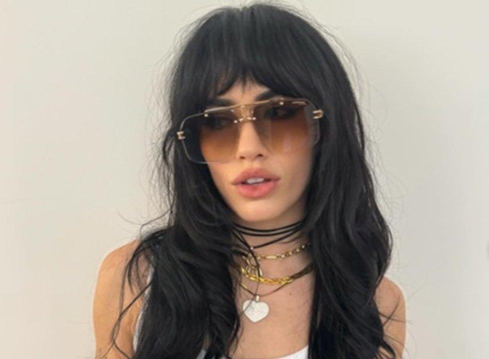 Lali Espoacutesito respondioacute a las criacuteticas sobre su muacutesica- ldquoQuiero verlo con un body de brillosrdquo