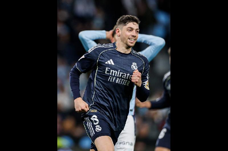 El Real Madrid le ganoacute al Celta de Vigo sobre la hora y estaacute a un punto de la cima de LaLiga