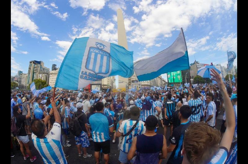 Gracias a una ldquovieja chifladardquo los hinchas de Racing hoy celebran su diacutea 