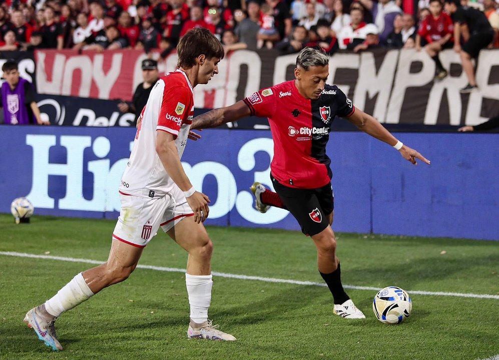 En medio de una graviacutesima crisis Newellacutes estariacutea cerca de abrochar un refuerzo