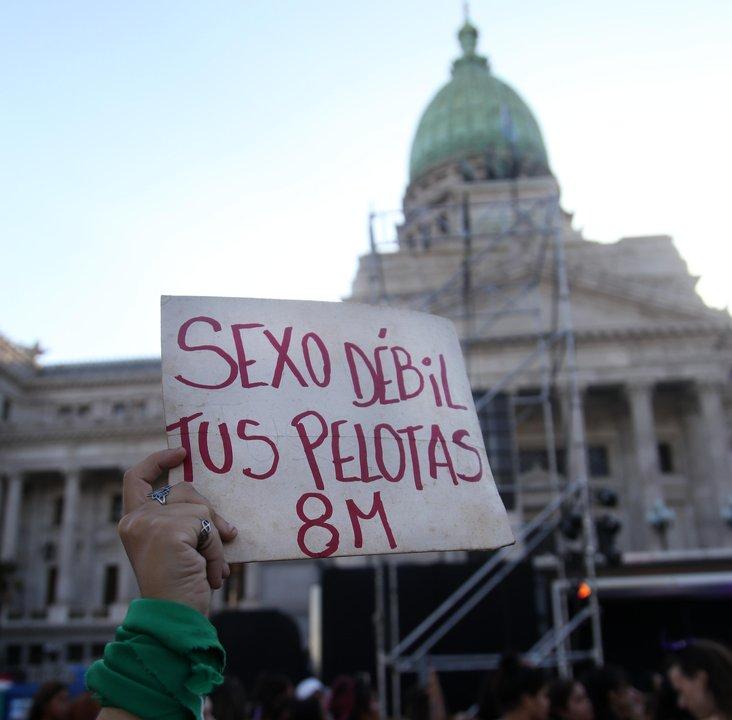 8M- el 64-en-porciento- de las personas con menores ingresos en la Argentina son mujeres