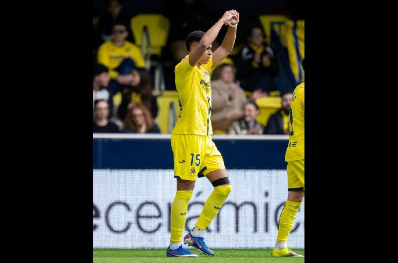 El Villarreal le ganoacute al Elche por 2-1 y se asienta en puestos de clasificacioacuten a la UEFA Champions League