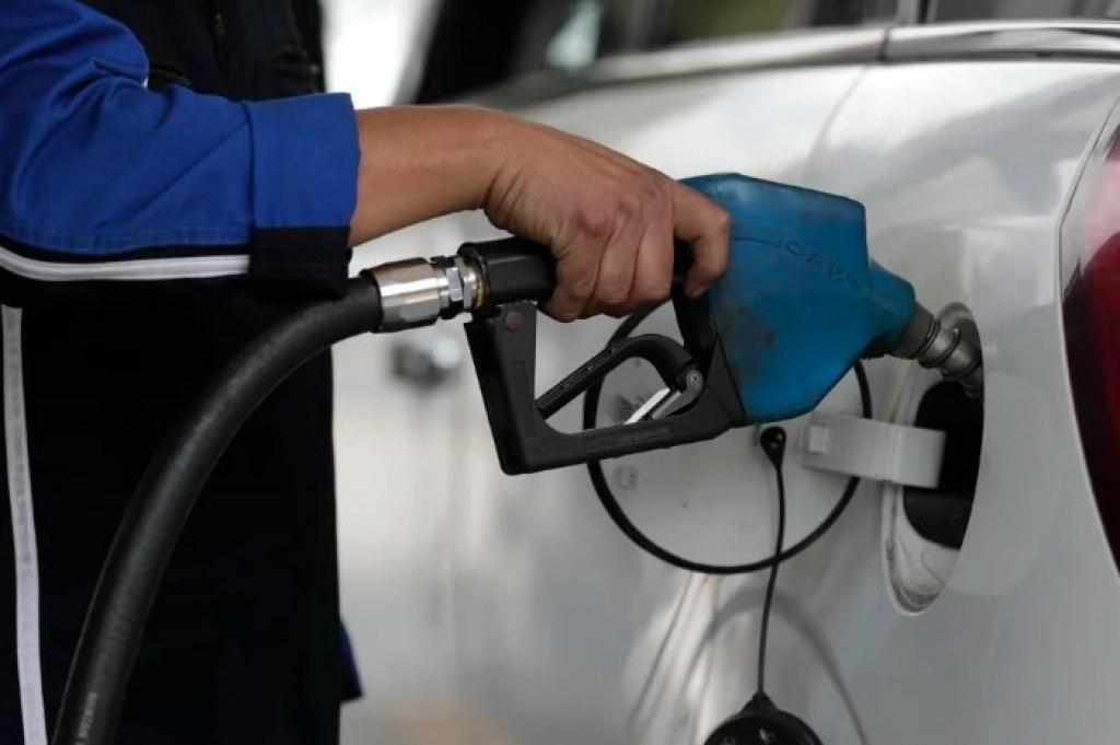 Desde YPF insisten en que no habraacute cimbronazos en el precio de las naftas