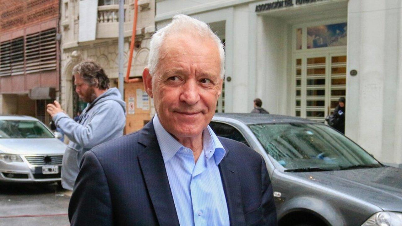 Causa AFA- Viacutector Blanco dejoacute un escrito y se desligoacute de los manejos en la asociacioacuten