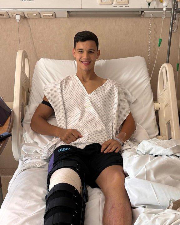 Racing- Valentiacuten Carboni fue operado con eacutexito de su lesioacuten ligamentaria en la rodilla