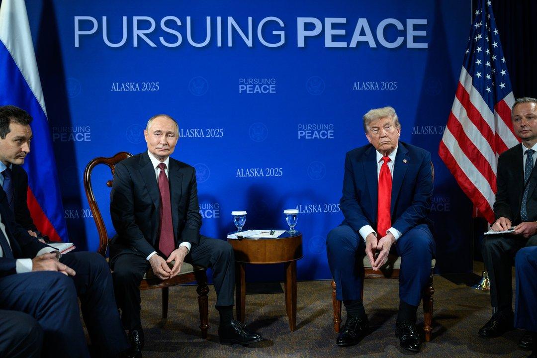 Trump y Putin discutieron por teleacutefono sobre los conflictos en Iraacuten Venezuela y Ucrania