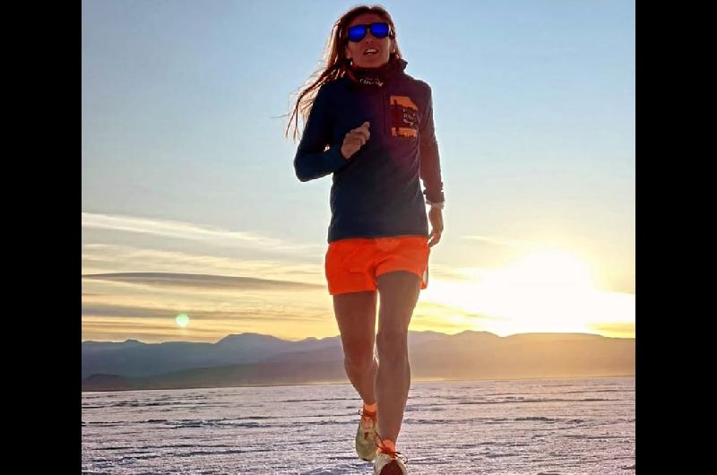 Una argentina ganoacute el maratoacuten de las Islas Malvinas- Candela Cerrone se impuso y se lo dedicoacute a los caiacutedos