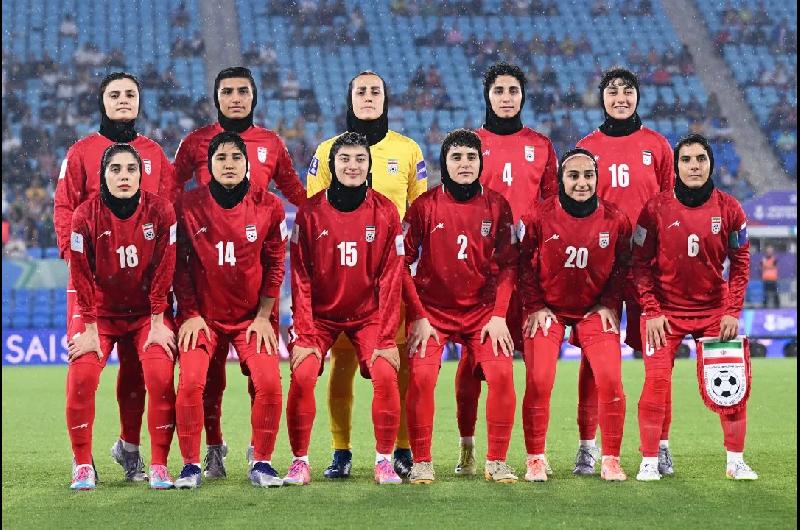 Solo cinco jugadoras de Iraacuten recibieron asilo en Australia y el resto del equipo regresaraacute tras la poleacutemica por el himno