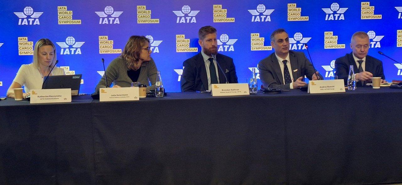 El transporte aeacutereo de carga posibilitoacute un comercio anticipado de 157 mil millones de doacutelares