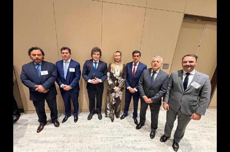 Los gobernadores entre la foto incompleta y los pulgares arriba en Nueva York