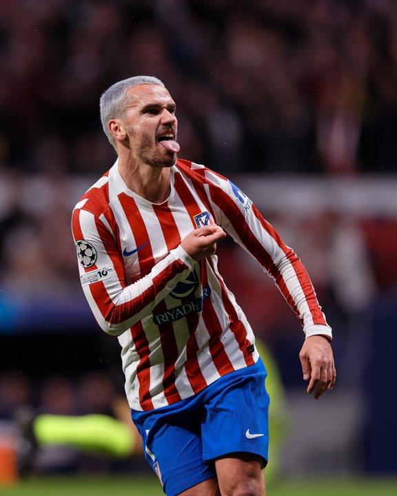 Con un doblete de Juliaacuten Aacutelvarez el Atleacutetico de Madrid goleoacute al Tottenham en la Champions League