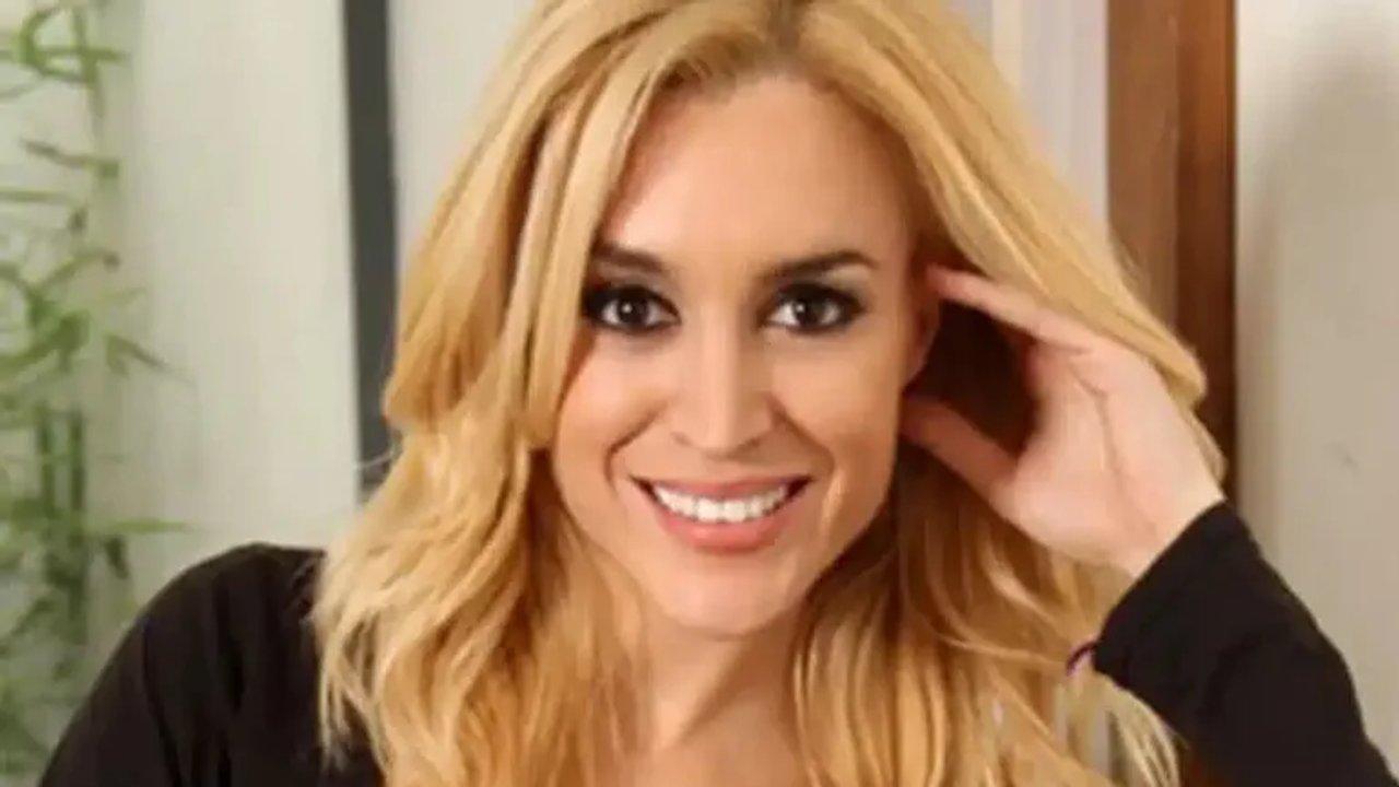 Poleacutemica por un mail del Consulado argentino en Miami que promociona el show de Faacutetima Floacuterez