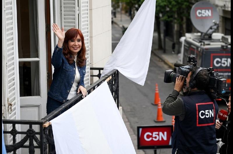 Maacuteximo Kirchner reveloacute que Cristina cambioacute de canal de noticias para informarse- cuaacutel mira ahora
