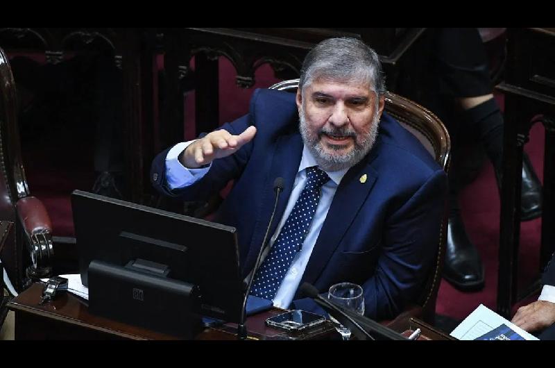 Mayans dice que no son enemigos con Macri pero que deberiacutean compatibilizar un programa