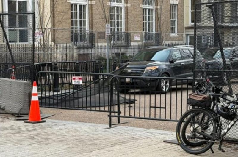 Incidente en la Casa Blanca- una camioneta atravesoacute el periacutemetro de seguridad y hay un detenido