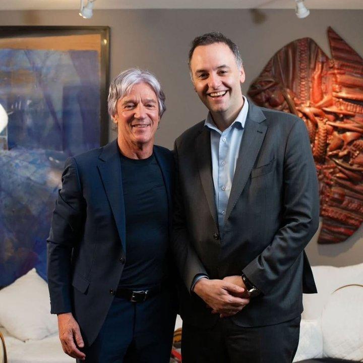 Quieacuten pagoacute el vuelo privado de Adorni a Punta del Este- la versioacuten de su amigo