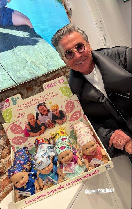 Ricardo Montaner se sumoacute a una iniciativa solidaria para acompantildear a nintildeos con caacutencer