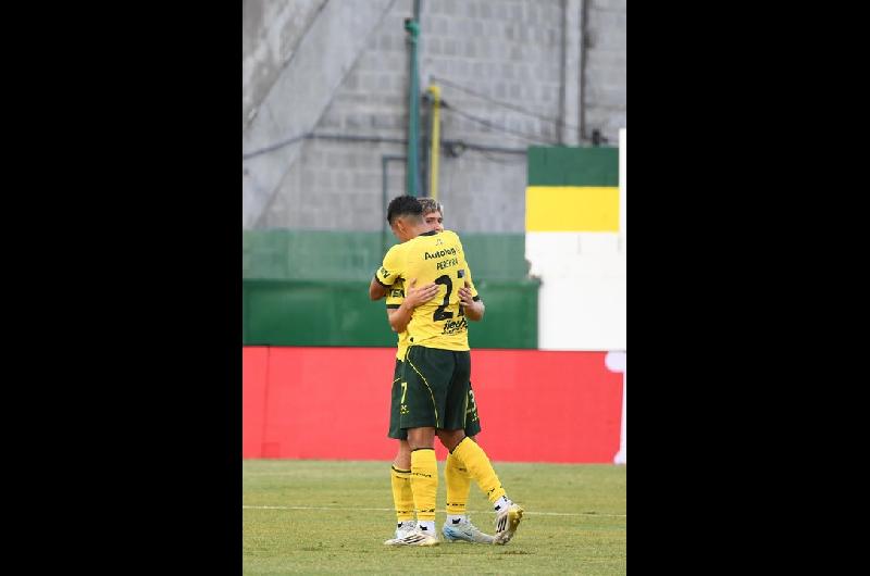 Defensa y Justicia empatoacute con Central Coacuterdoba y se mantiene en zona de clasificacioacuten del Torneo Apertura 2026