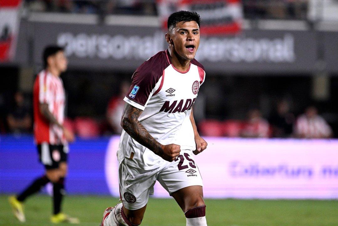 Lanuacutes le ganoacute a Estudiantes y se acerca a la zona de clasificacioacuten del Torneo Apertura 2026