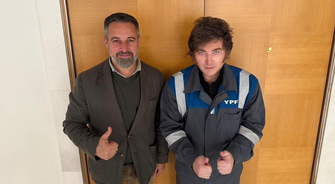 Javier Milei se reunioacute con Santiago Abascal y Jesuacutes Huerta De Soto durante su gira en Madrid