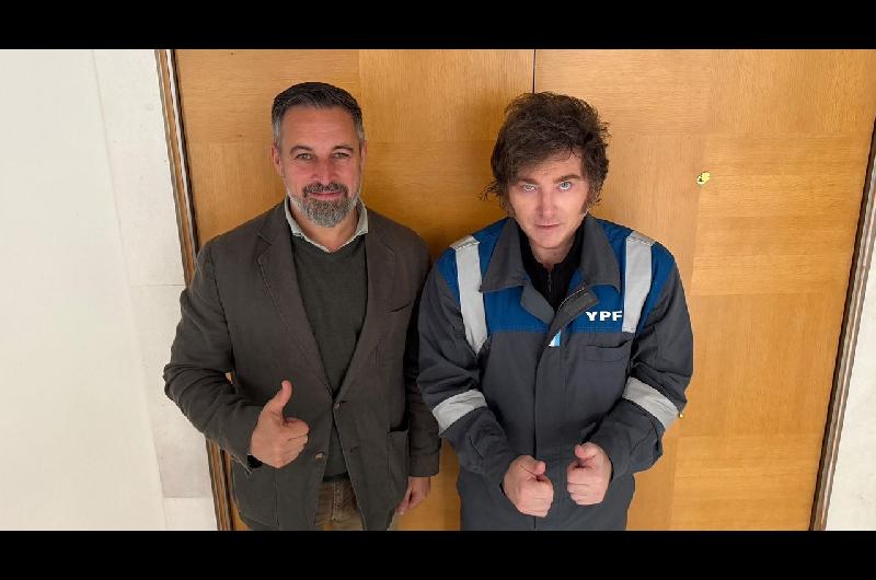 Javier Milei se reunioacute con Santiago Abascal y Jesuacutes Huerta De Soto durante su gira en Madrid