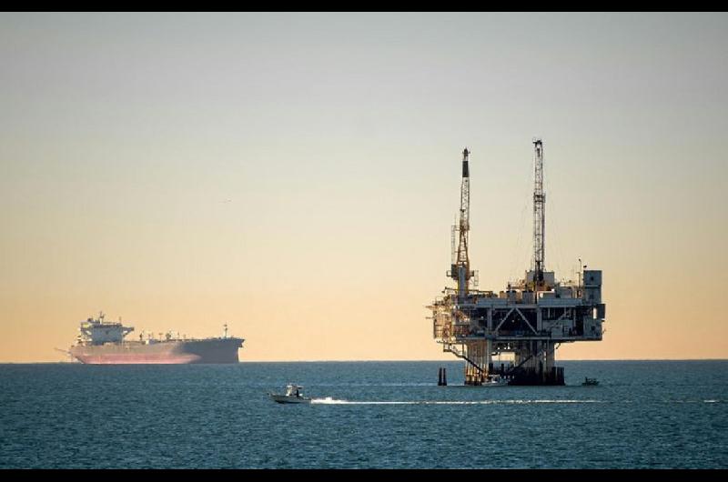 El conflicto en Medio Oriente dispara el crudo y reabre el debate sobre la inflacioacuten