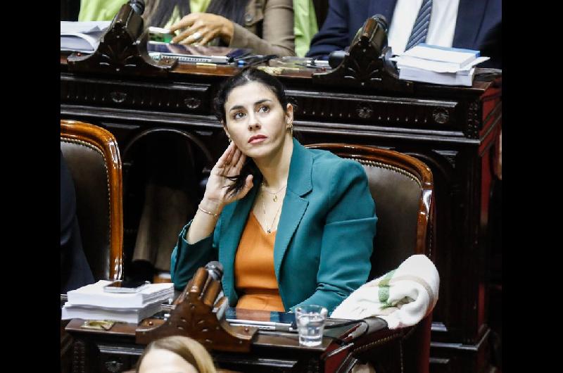 Marcela Pagano confesoacute que ldquotiene los gastos de tarjetardquo de Adorni y lo calificoacute de ldquocorrupto